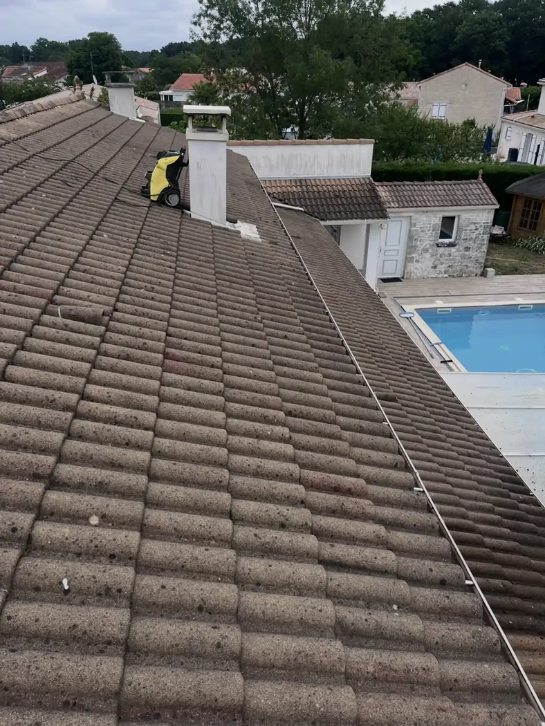 Nettoyage toiture et démoussage à Saint-Sulpice-de-Royan